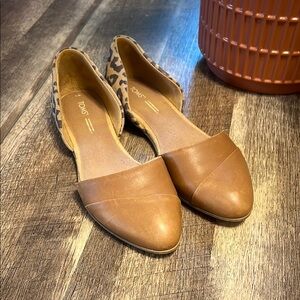 Toms Tan and Leopard Print Flats
